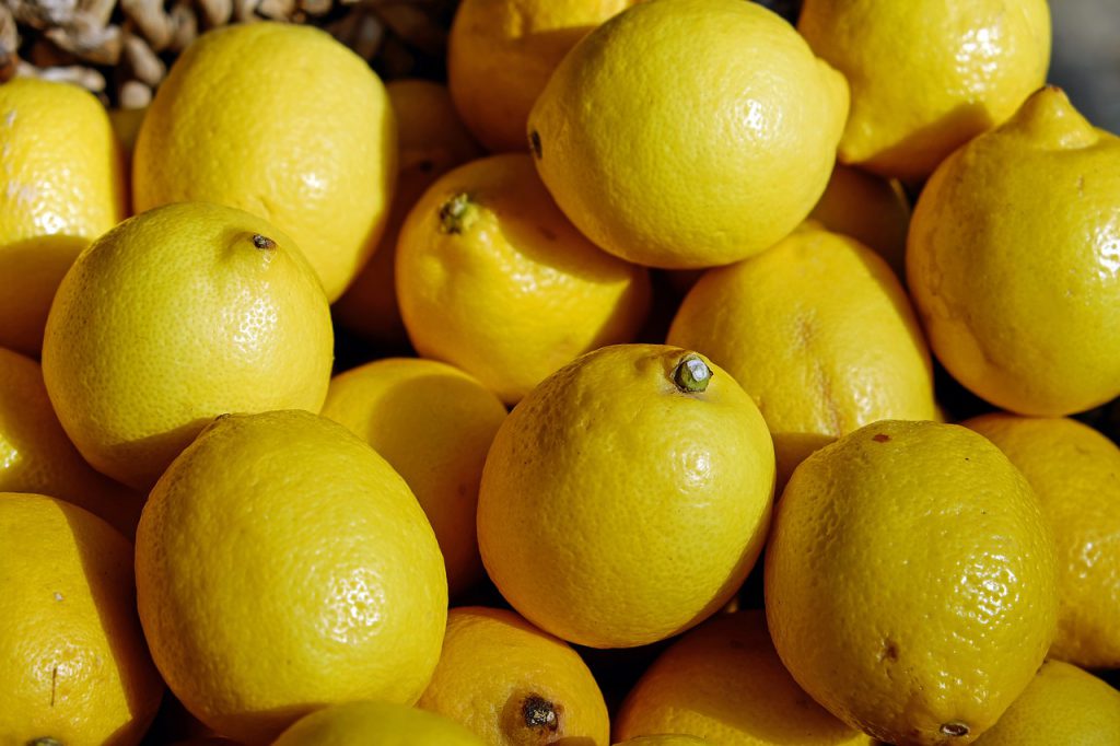 Home Cleaning With Lemons